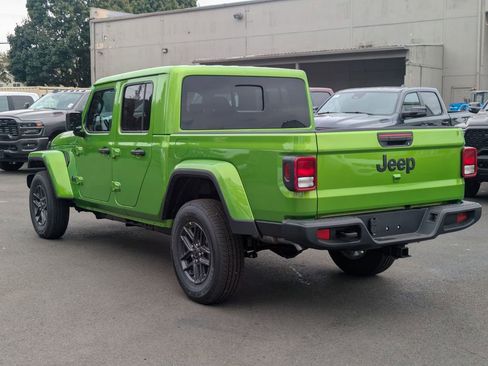 New 2025 Jeep Gladiator Sport image 5