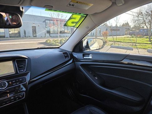 Used 2015 Kia Cadenza Premium w/ Technology Package image 11