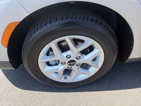 Used 2025 Kia Soul LX w/ LX Technology Package FWD image 28