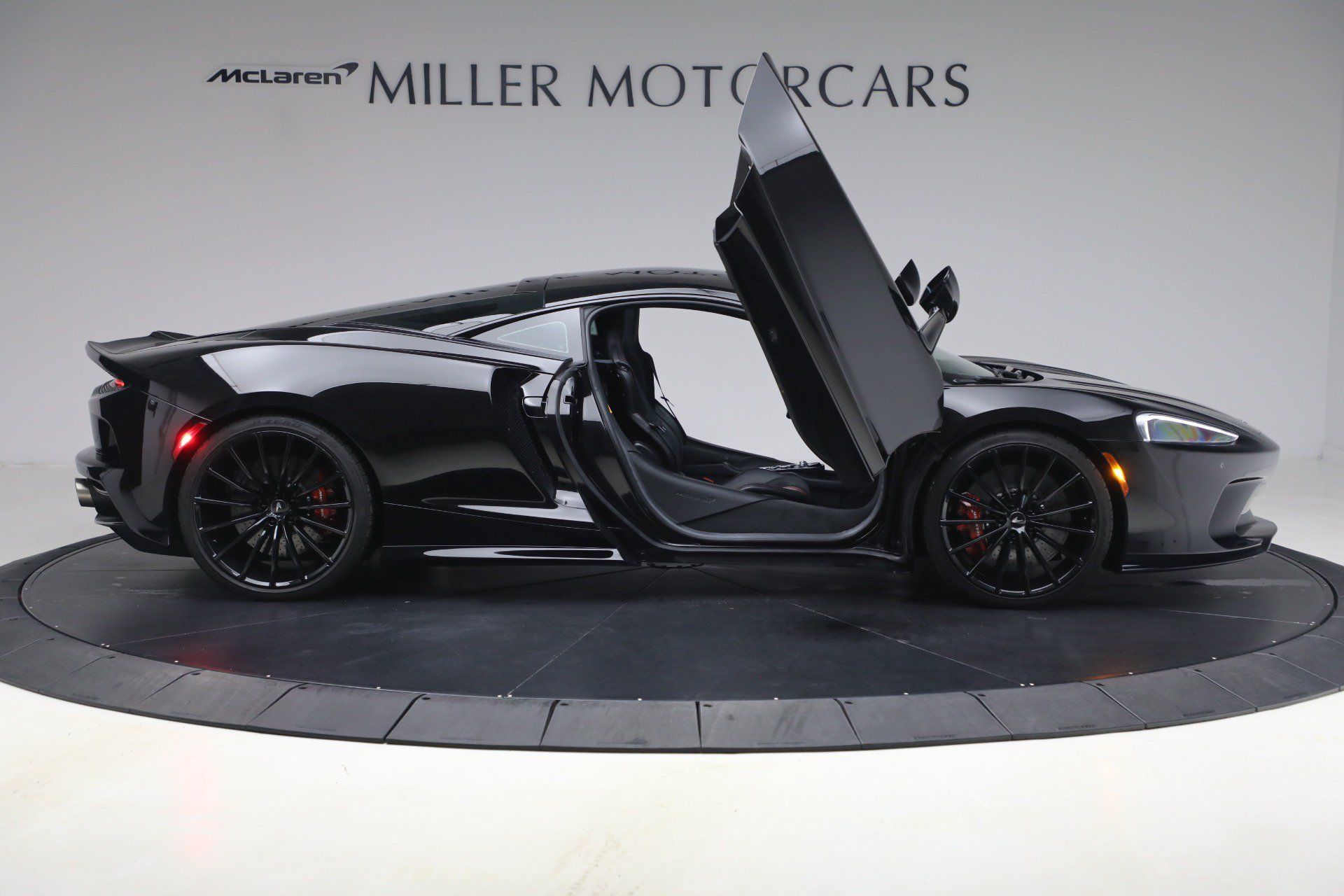 Used 2023 McLaren GT RWD image 19