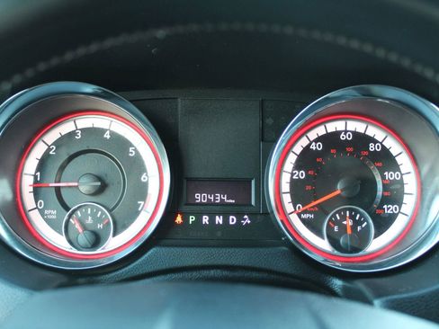 Used 2019 Dodge Grand Caravan SXT image 15