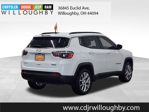 Used 2024 Jeep Compass Latitude image 8