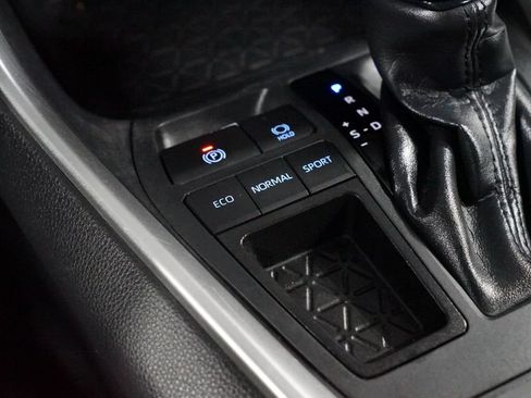 Used 2019 Toyota RAV4 XLE Premium FWD image 21