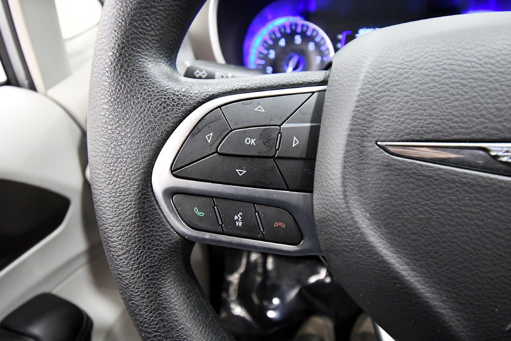 Used 2020 Chrysler Voyager Lxi FWD image 17