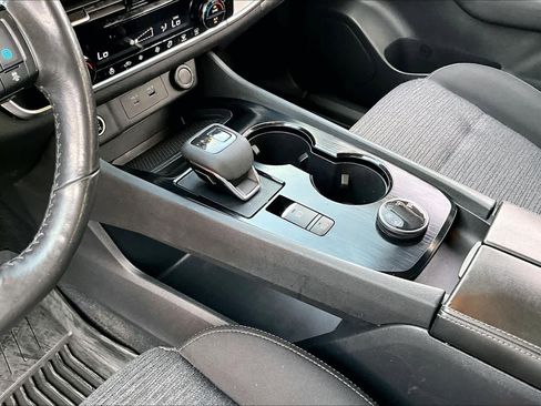 Used 2021 Nissan Rogue SV image 17