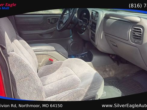 Used 2000 Chevrolet Blazer LT w/ Cold-Climate Pkg AWD/4WD image 11