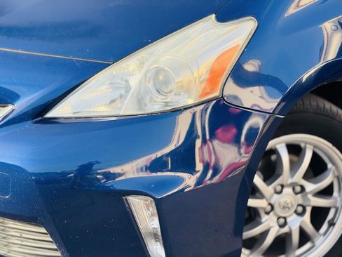 Used 2014 Toyota Prius V Two image 12