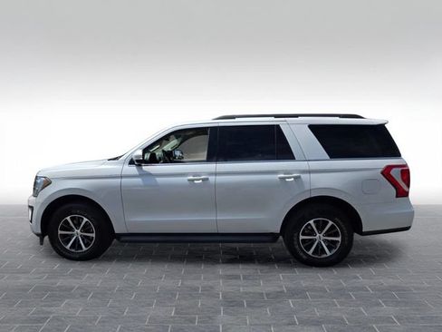 Used 2018 Ford Expedition XLT w/ Equipment Group 201A AWD/4WD image 4