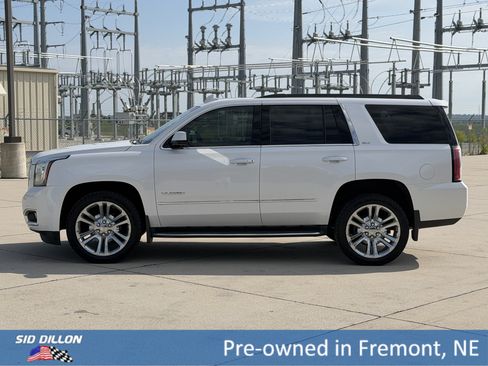 Used 2017 GMC Yukon SLT w/ Premium Edition AWD/4WD image 8