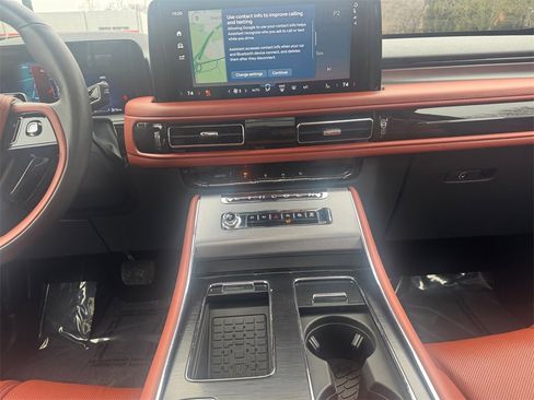 Used 2025 Lincoln Aviator Reserve w/ Equipment Group 201A image 11