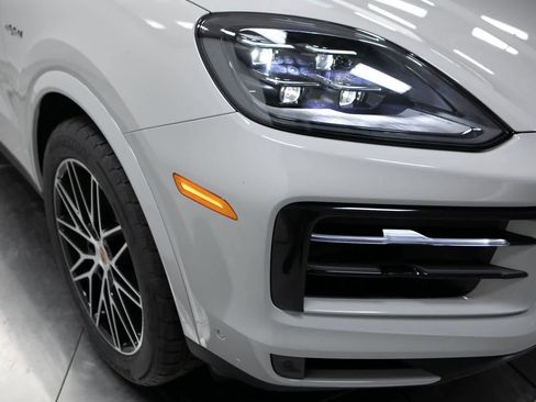 New 2026 Porsche Cayenne E-Hybrid AWD/4WD image 12