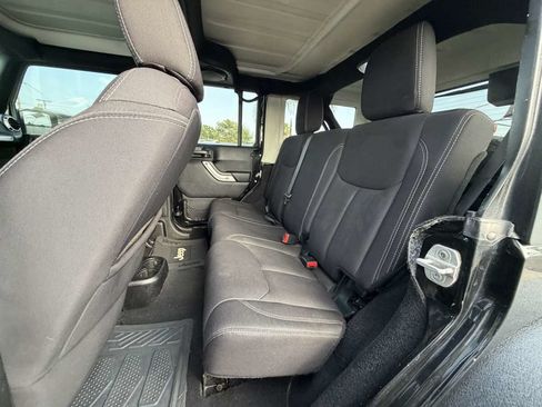 Used 2013 Jeep Wrangler Unlimited Sahara w/ Connectivity Group AWD/4WD image 18