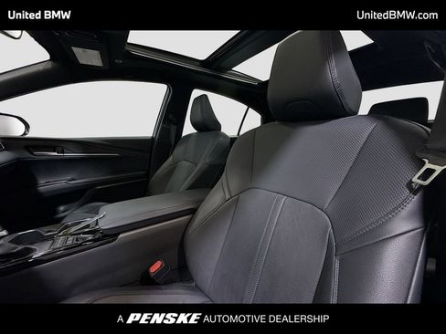 Used 2025 Toyota Camry XSE FWD image 5