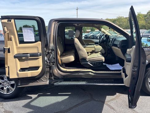 Used 2017 Ford F150 XLT w/ Equipment Group 302A Luxury image 26