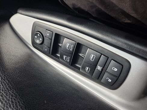 Used 2014 Dodge Journey SXT image 21