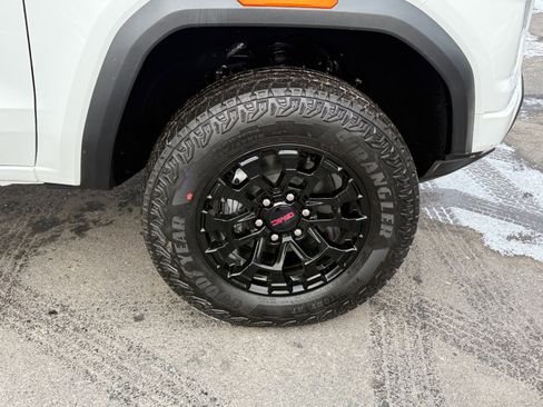 New 2026 GMC Canyon Elevation w/ LPO, Sports Bar Package image 12