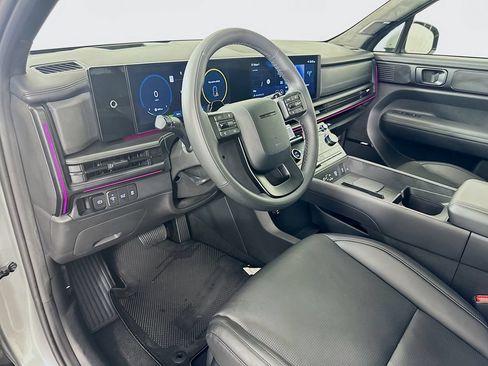 Certified 2025 Hyundai Santa Fe Calligraphy FWD image 9