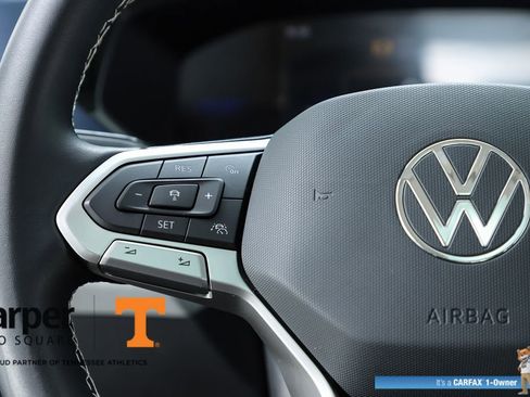 Used 2023 Volkswagen Taos SE w/ Panoramic Sunroof Package image 59