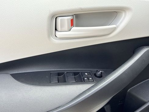 Used 2025 Toyota Corolla LE w/ Convenience Package image 29