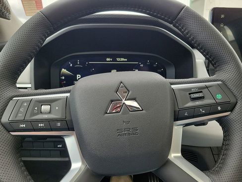 New 2025 Mitsubishi Outlander AWD image 16