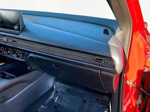 Certified 2025 Honda HR-V Sport image 18