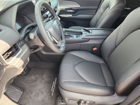 New 2026 Toyota Grand Highlander XLE image 13