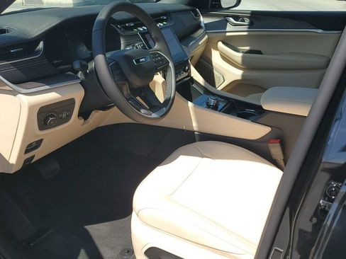 New 2025 Jeep Grand Cherokee Limited w/ Black Appearance Package image 20