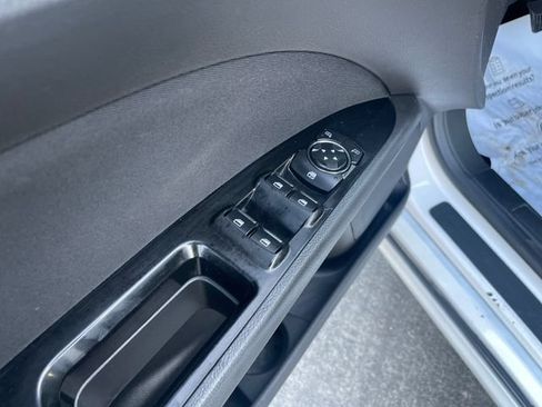 Used 2016 Ford Fusion SE FWD image 12