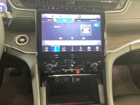 Used 2023 Jeep Grand Cherokee L Limited image 18