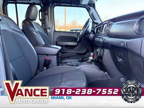 Used 2021 Jeep Gladiator Sport image 19