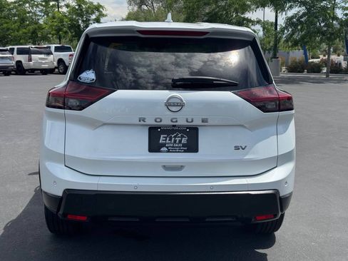Used 2024 Nissan Rogue SV FWD image 7