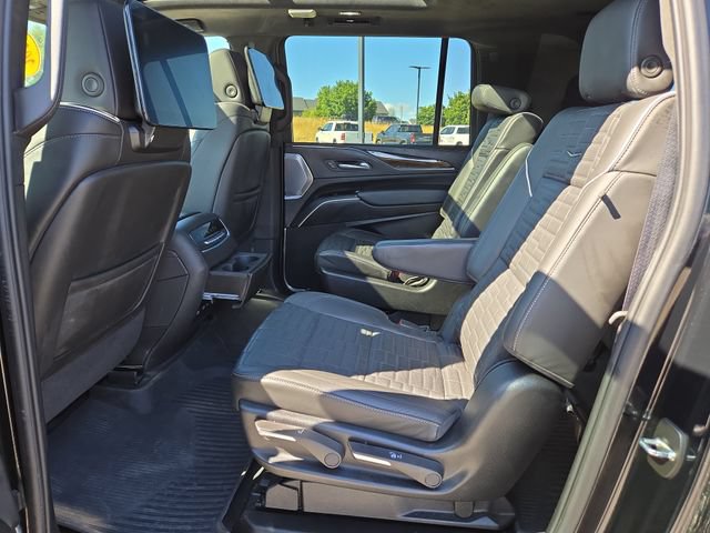 Used 2024 Cadillac Escalade ESV Premium Luxury Platinum AWD/4WD image 31