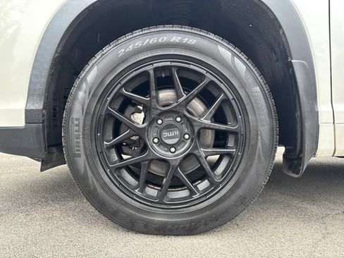 Used 2018 Toyota Highlander Plus AWD/4WD image 10