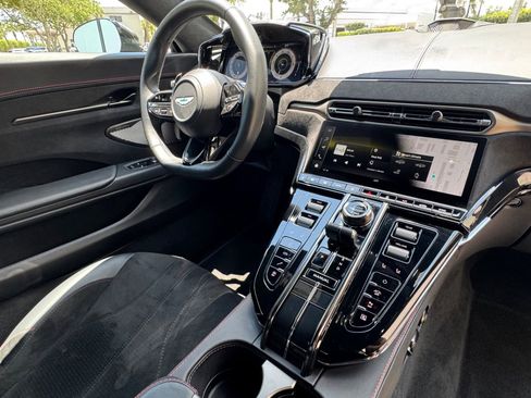 Used 2025 Aston Martin V8 Vantage Coupe RWD image 14