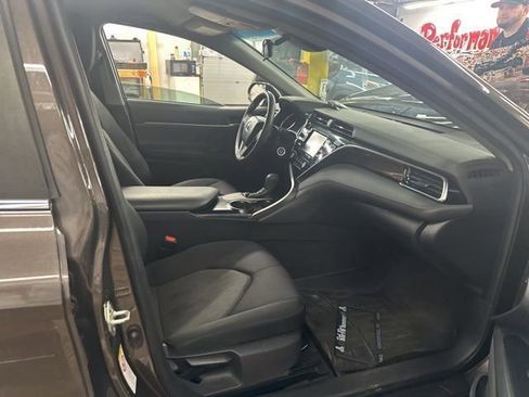 Used 2018 Toyota Camry LE FWD image 17