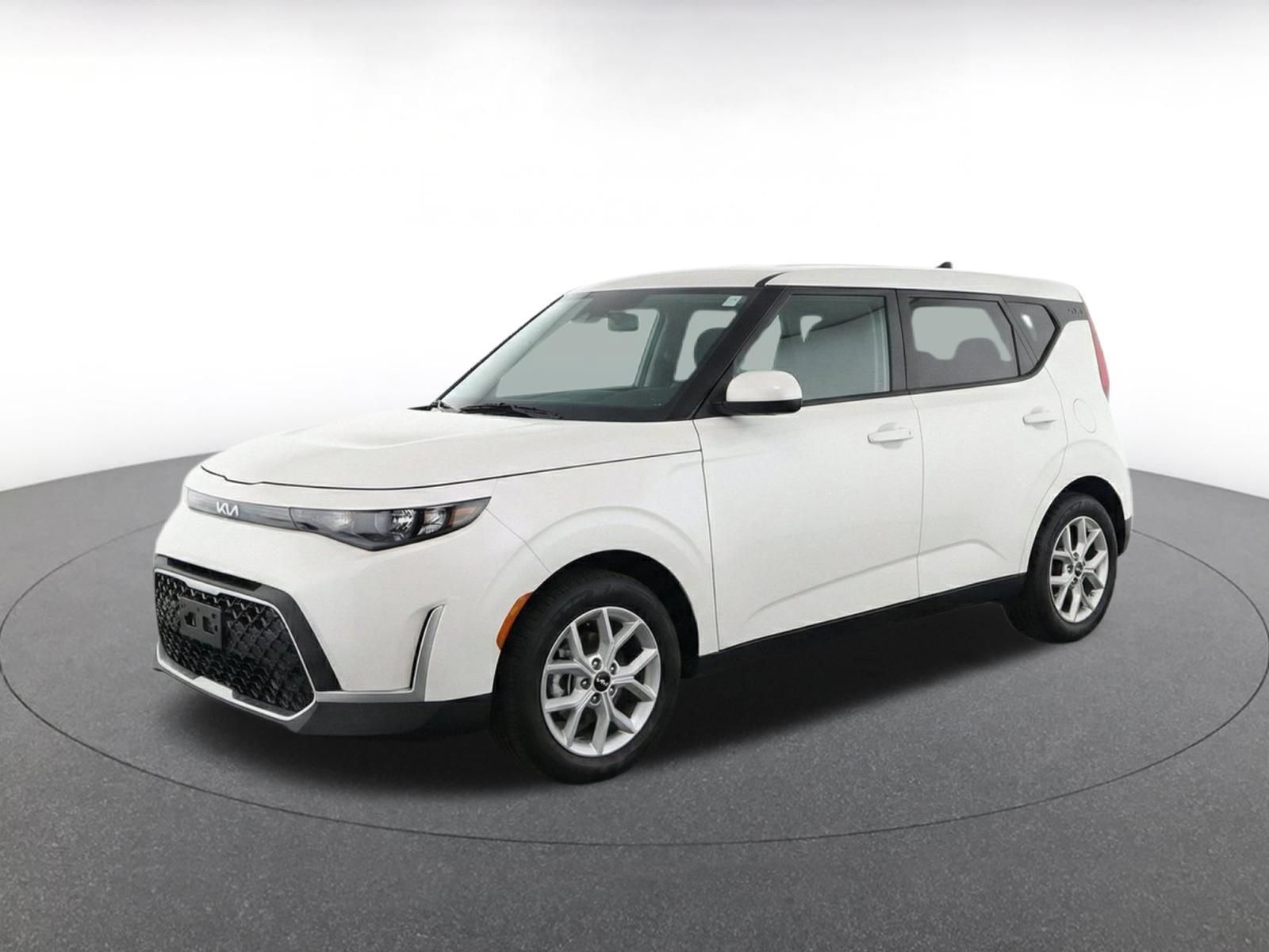 Used 2025 Kia Soul LX w/ LX Technology Package FWD image 3