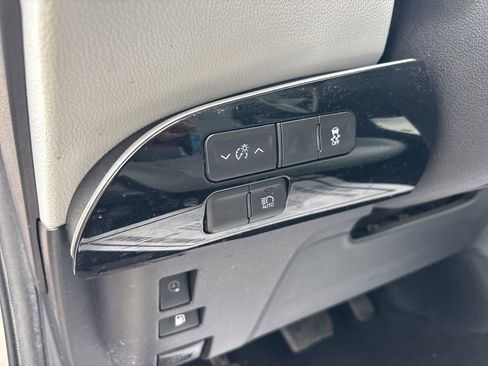 Used 2017 Toyota Prius Prime Plus FWD image 15