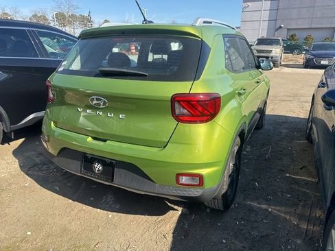 Used 2023 Hyundai Venue SEL image 10