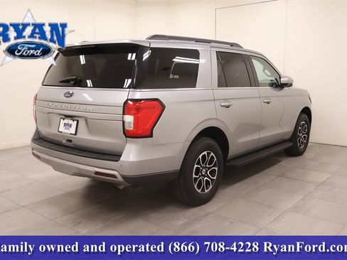 Used 2024 Ford Expedition XLT image 7