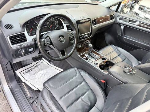 Used 2013 Volkswagen Touareg Executive AWD/4WD image 10