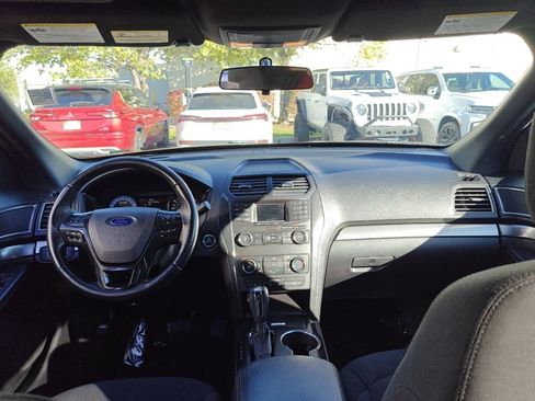 Used 2018 Ford Explorer XLT image 22