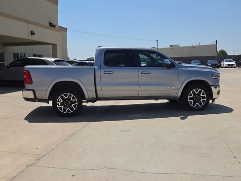 Used 2025 RAM 1500 Laramie AWD/4WD image 8
