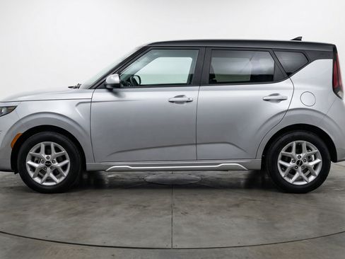 Used 2025 Kia Soul LX w/ LX Technology Package FWD image 5