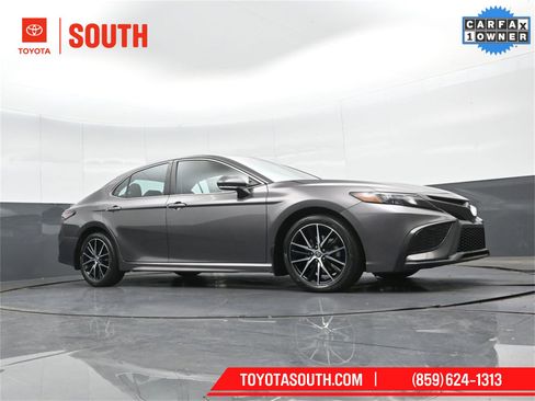 Used 2024 Toyota Camry SE image 40