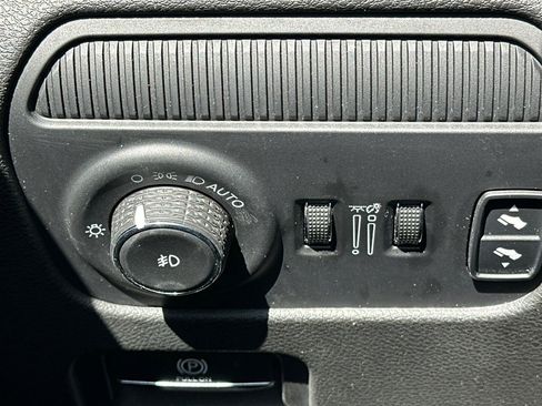 Used 2024 Jeep Wagoneer L Series II w/ Flexible Seating Group image 32