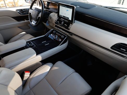 Used 2021 Lincoln Navigator L Reserve image 19