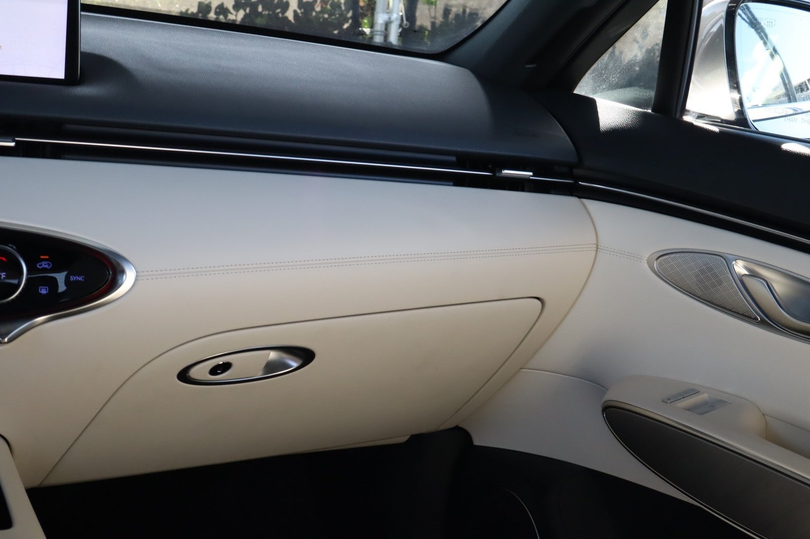 Used 2025 Genesis Electrified GV70 AWD/4WD image 31