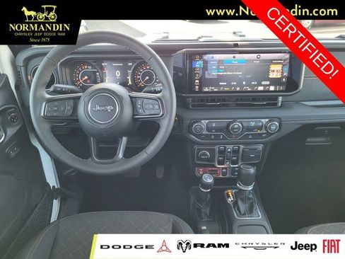 Certified 2026 Jeep Gladiator Mojave AWD/4WD image 7