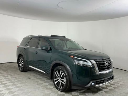 Used 2023 Nissan Pathfinder Platinum AWD/4WD image 3