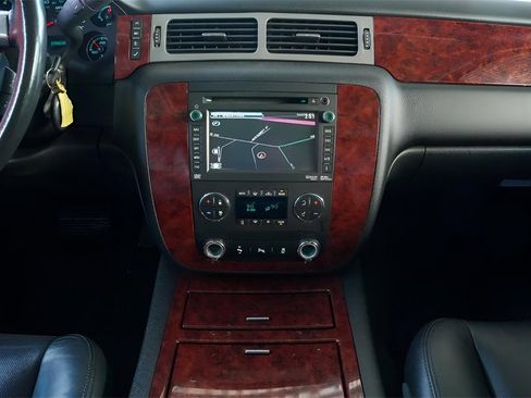 Used 2014 Chevrolet Suburban LTZ image 26